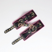 Черные кожаные наручники с розовой строчкой - Crazy Handmade - купить с доставкой в Саратове Черные кожаные наручники с розовой строчкой - Crazy Handmade - купить с доставкой в Саратове