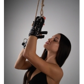 Черные высокие кожаные наручники для подвешивания - Crazy Handmade - купить с доставкой в Саратове Черные высокие кожаные наручники для подвешивания - Crazy Handmade - купить с доставкой в Саратове