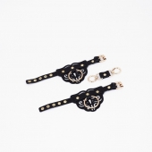 Черные кожаные наручники с клепками, кольцами и золотистой фурнитурой - Crazy Handmade - купить с доставкой в Саратове Черные кожаные наручники с клепками, кольцами и золотистой фурнитурой - Crazy Handmade - купить с доставкой в Саратове