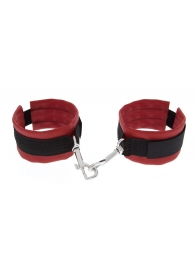 Красно-чёрные полиуретановые наручники Luxurious Handcuffs - Blush Novelties - купить с доставкой в Саратове