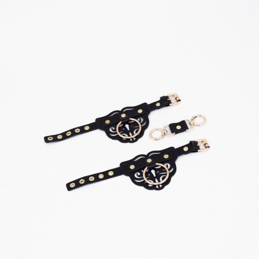 Черные кожаные наручники с клепками, кольцами и золотистой фурнитурой - Crazy Handmade - купить с доставкой в Саратове Черные кожаные наручники с клепками, кольцами и золотистой фурнитурой - Crazy Handmade - купить с доставкой в Саратове